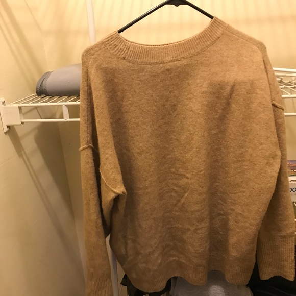 Long Sleeve Extend Shoulder Sweater - Picture 6 of 7